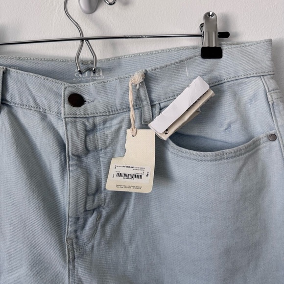 NWT a.n.a Light wash High-rise 9in inseam bermuda shorts Size 14 - Picture 2 of 4